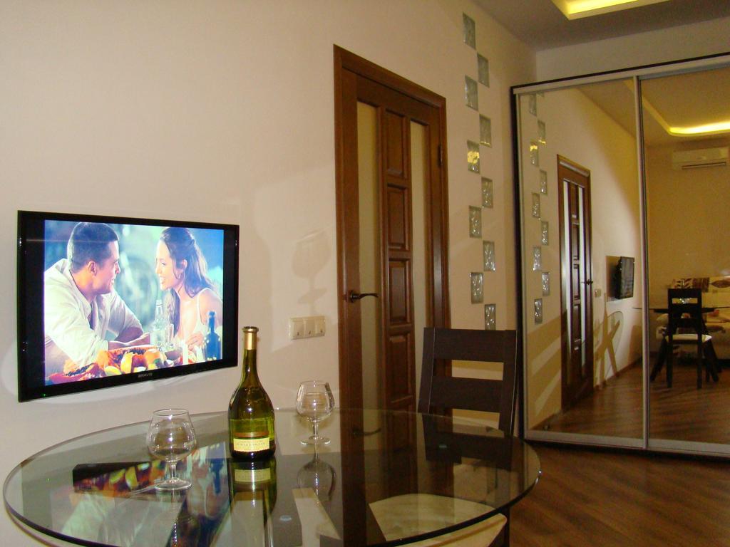 Pleasure Apartment Near Center Of Odessa Zewnętrze zdjęcie